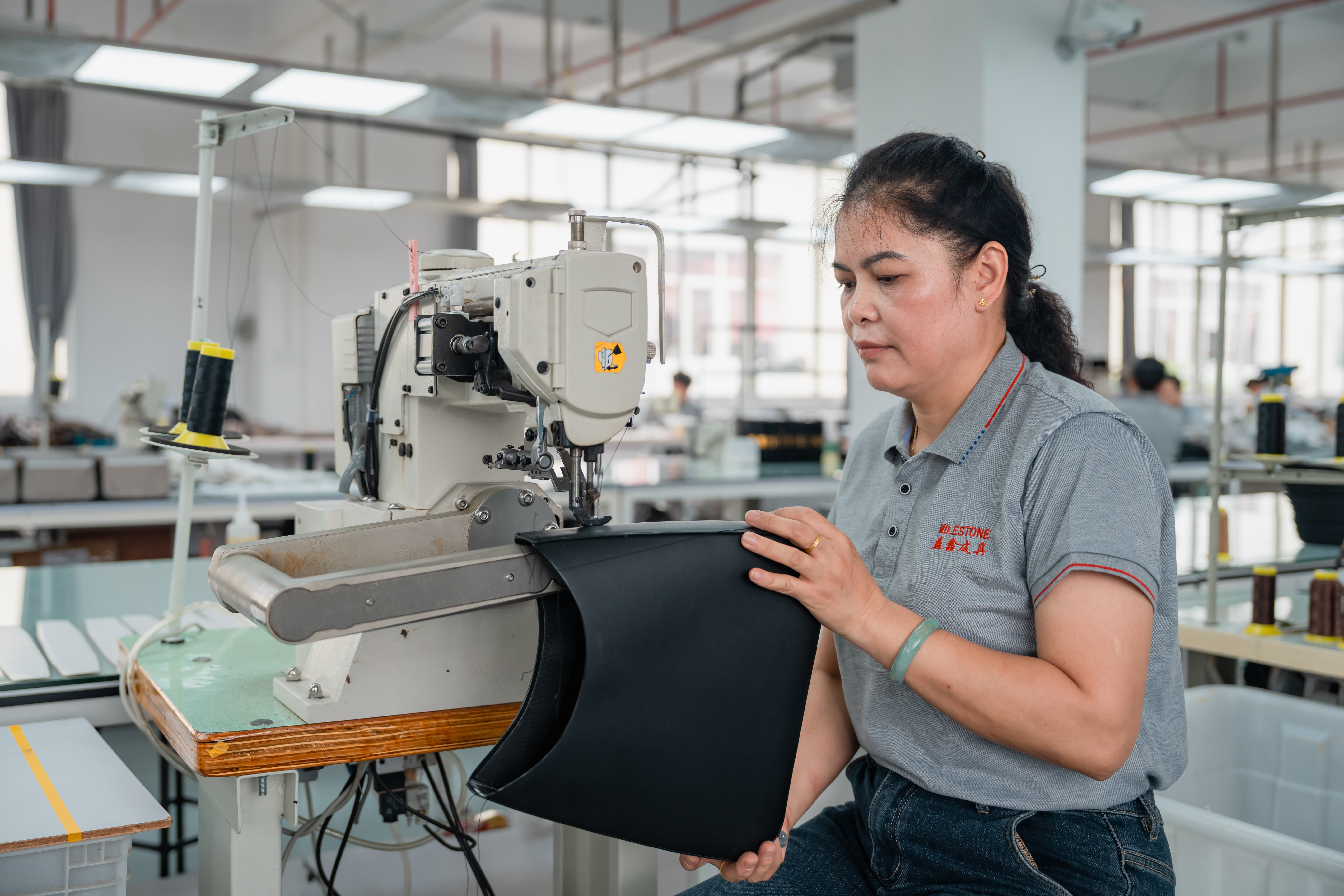Milestone Worker Stitching Handbag2