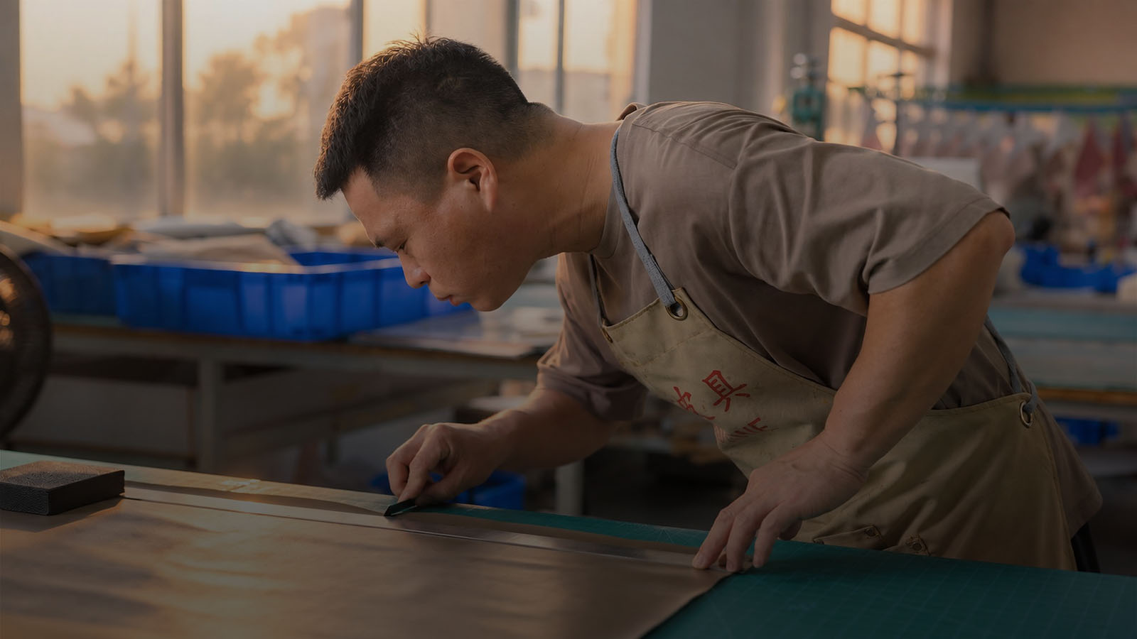 material_hand_cutting_dawn_background